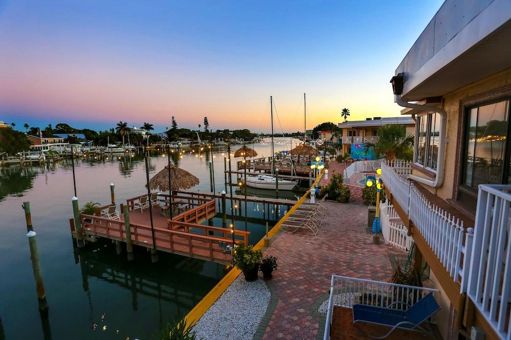Bayview Plaza Waterfront Resort เซนต์พีทบีช ภายนอก รูปภาพ