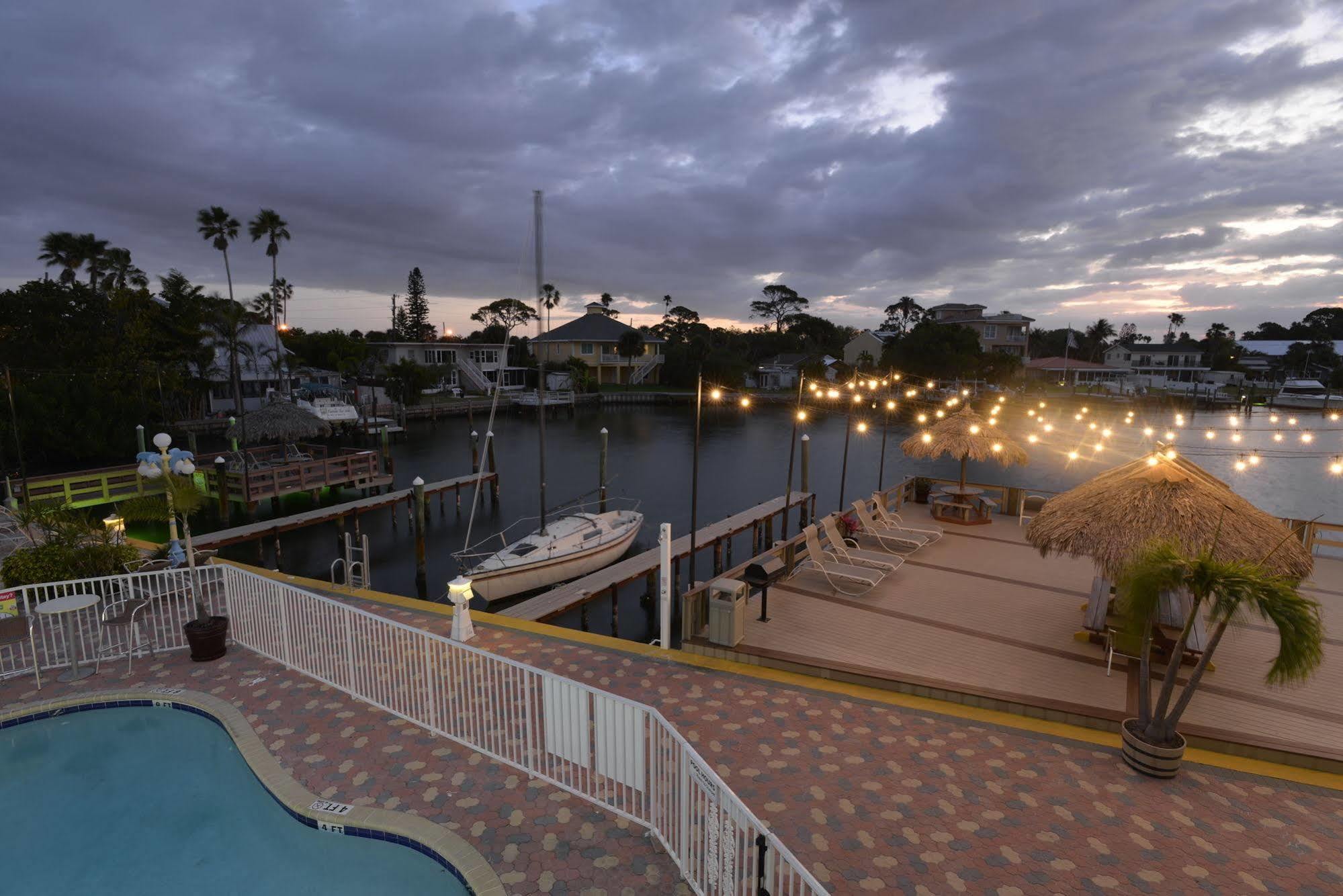 Bayview Plaza Waterfront Resort เซนต์พีทบีช ภายนอก รูปภาพ